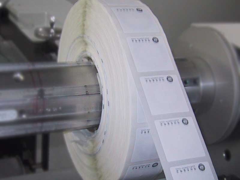 一種電子標簽分切機構的制作方法