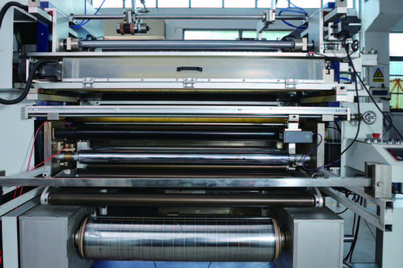 分切復(fù)卷機(jī)工作原理大揭秘：如何實(shí)現(xiàn)高精度切割與復(fù)卷？