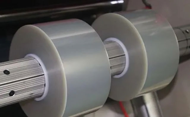 PET薄膜分切機(jī)：簡(jiǎn)化流程，提升生產(chǎn)響應(yīng)速度